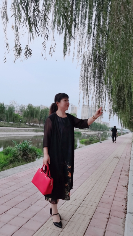 周本玲的第一张照片--金华相亲服务中心