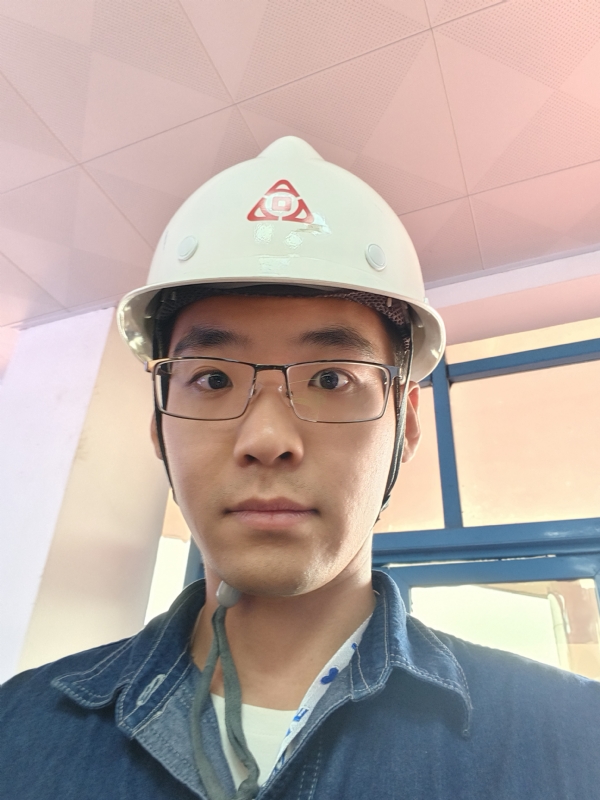 何鹏宇的第二张照片--金华相亲服务中心