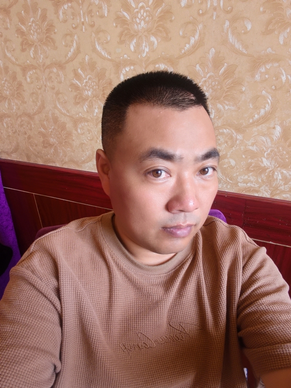 擦亮眼睛向前看的第一张照片--金华相亲服务中心
