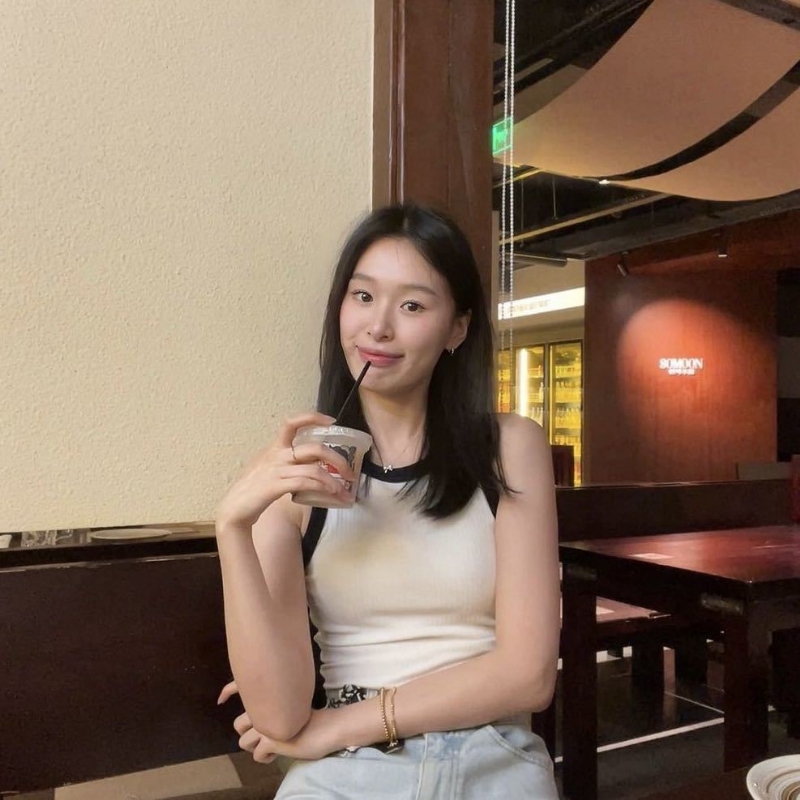 羽毛的第一张照片--金华相亲服务中心